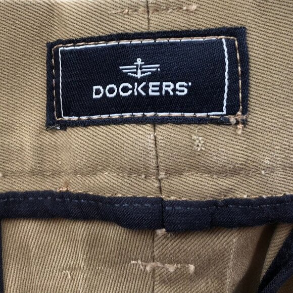 Dockers Mens Pants Size 44x30 Khaki Classic Fit Chino Straight Flat Front Tan - Picture 3 of 16